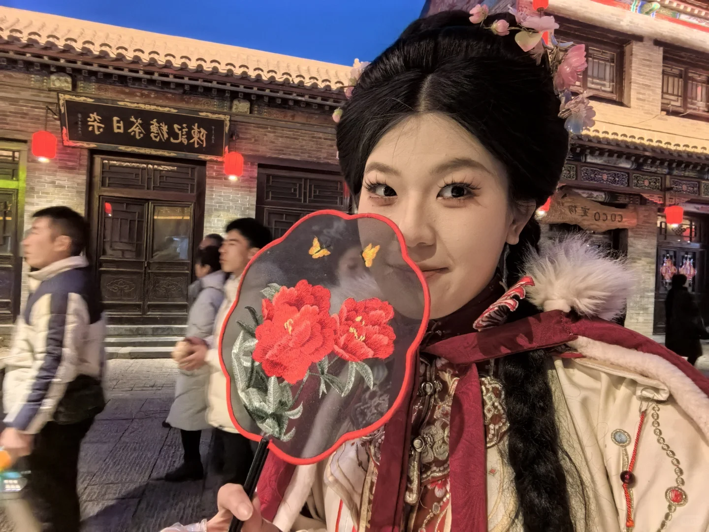 衣襟带花，岁月风平！