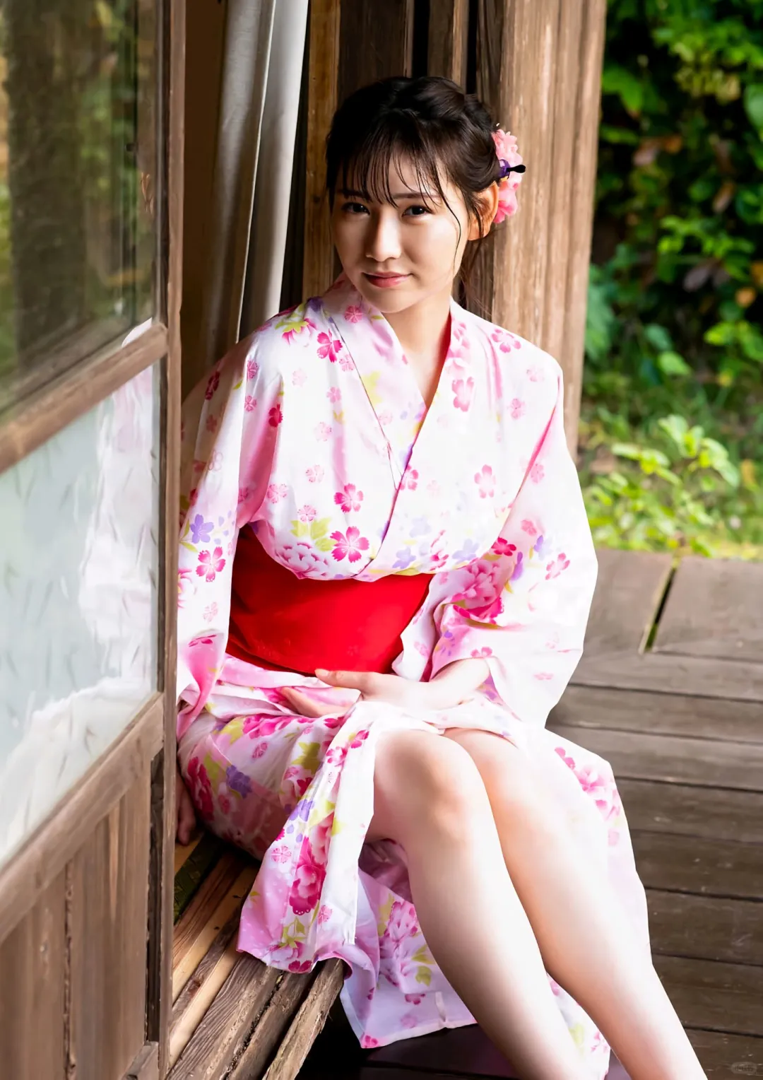 山手梨爱的外形清新脱俗，气质温婉