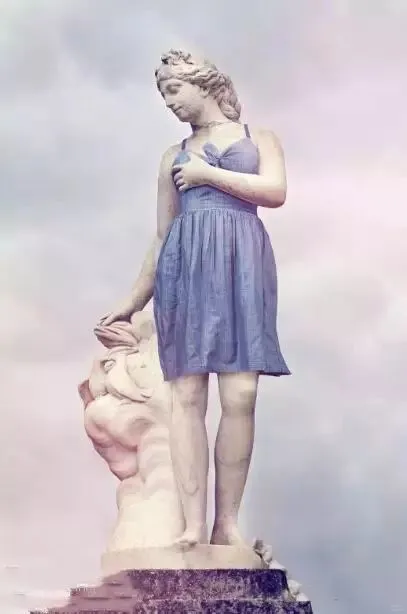 穿上衣服的果体美女帅哥