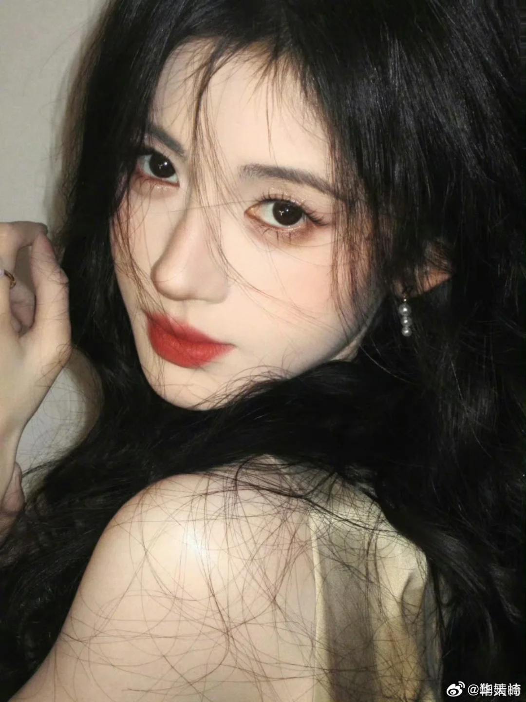 小鞠真的非常适合港风妆容