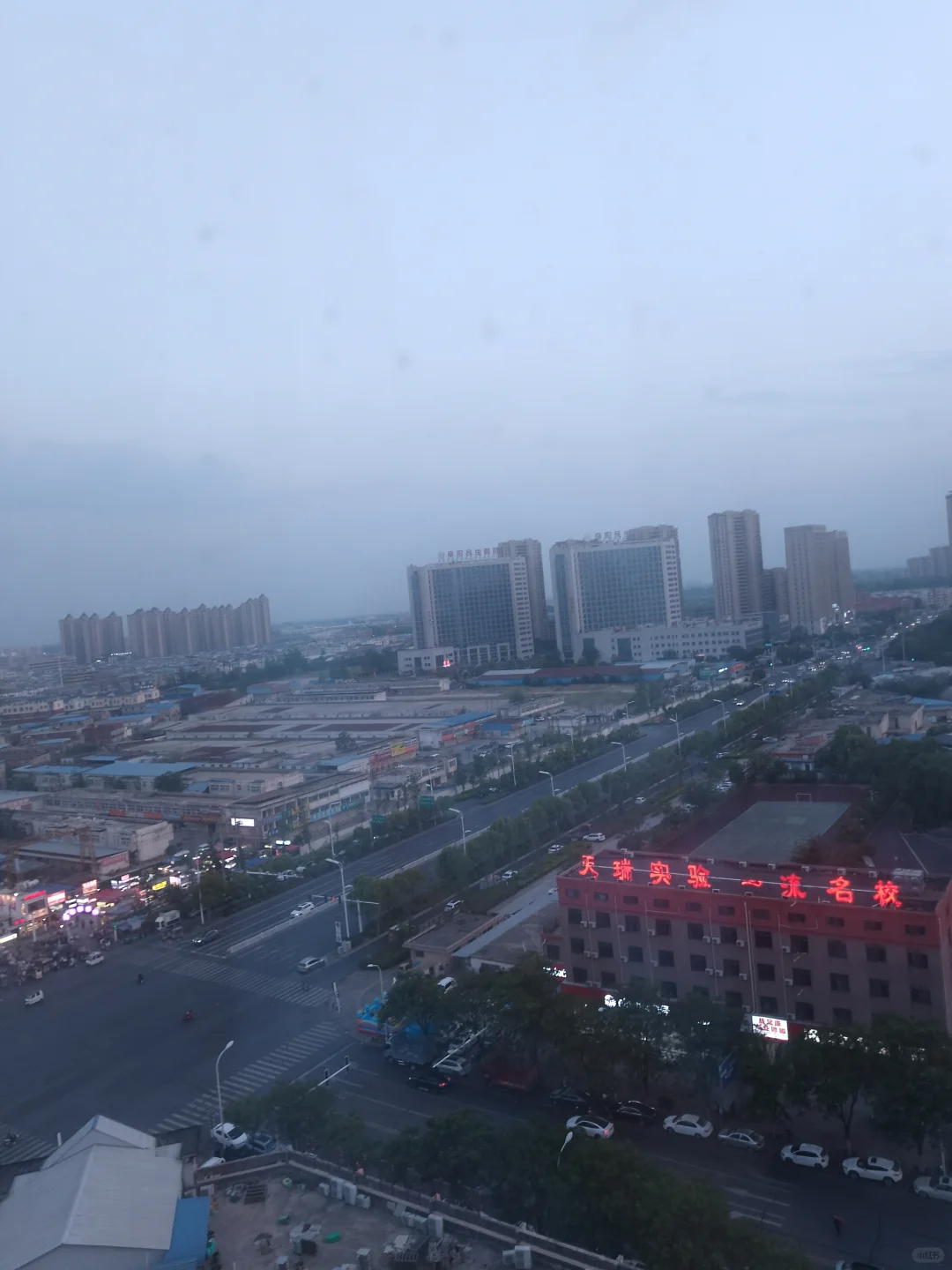 城市夜景拍不饱，那就多爬楼