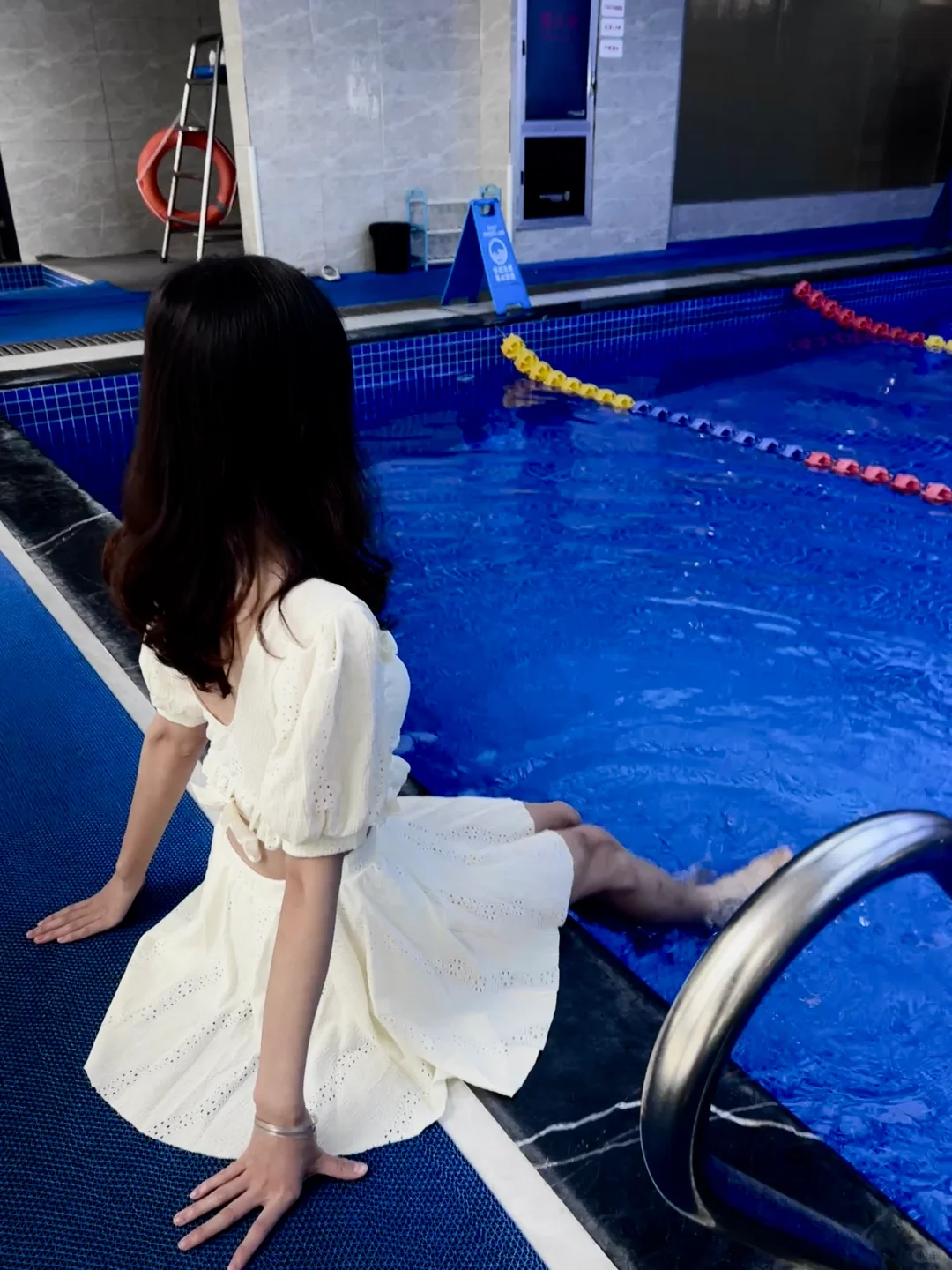 学游泳为什么一定要女教练！因为….