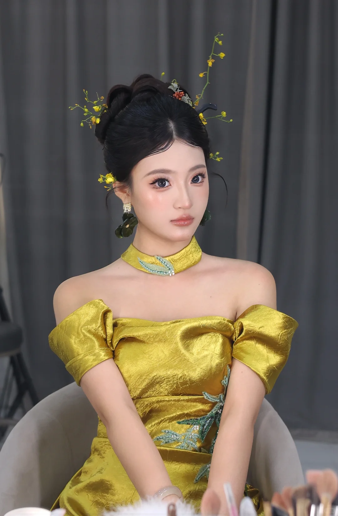 金黄旗袍美到心里了～