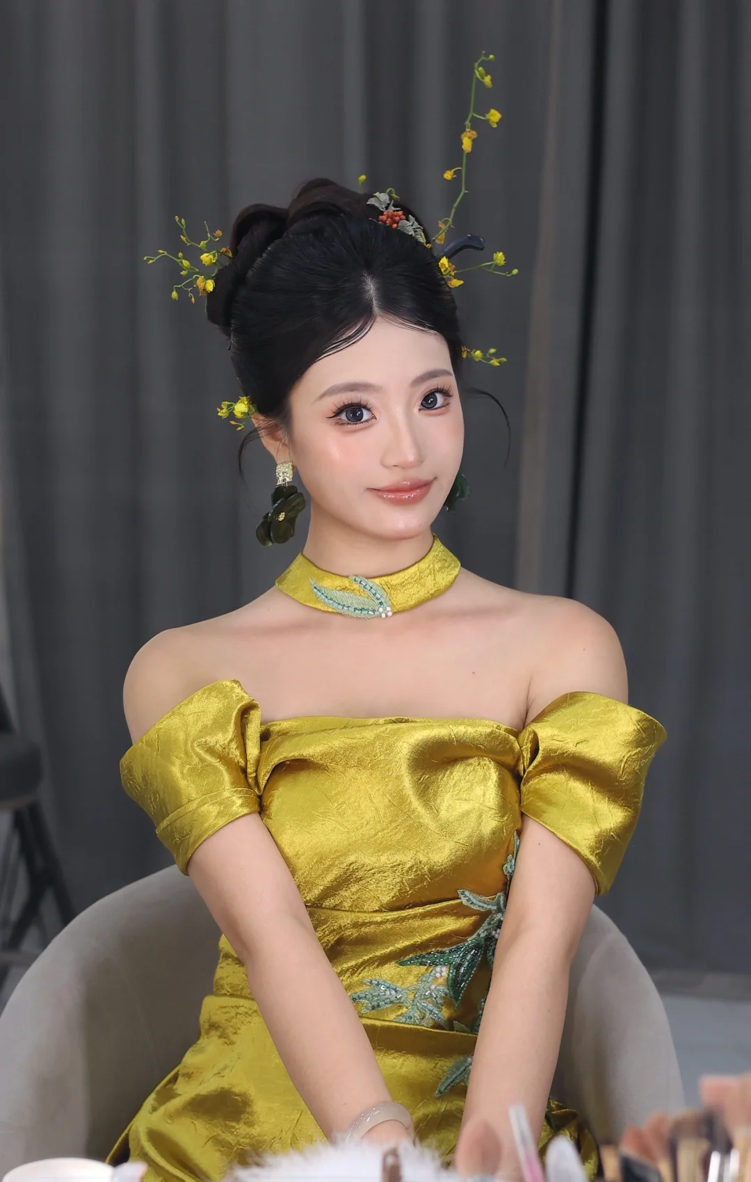 金黄旗袍美到心里了～