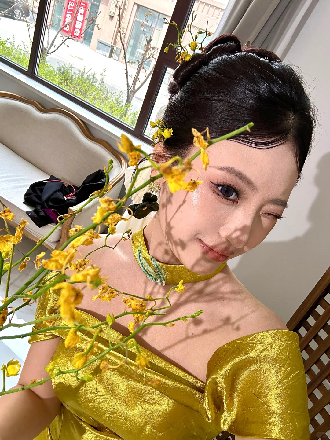 金黄旗袍美到心里了～