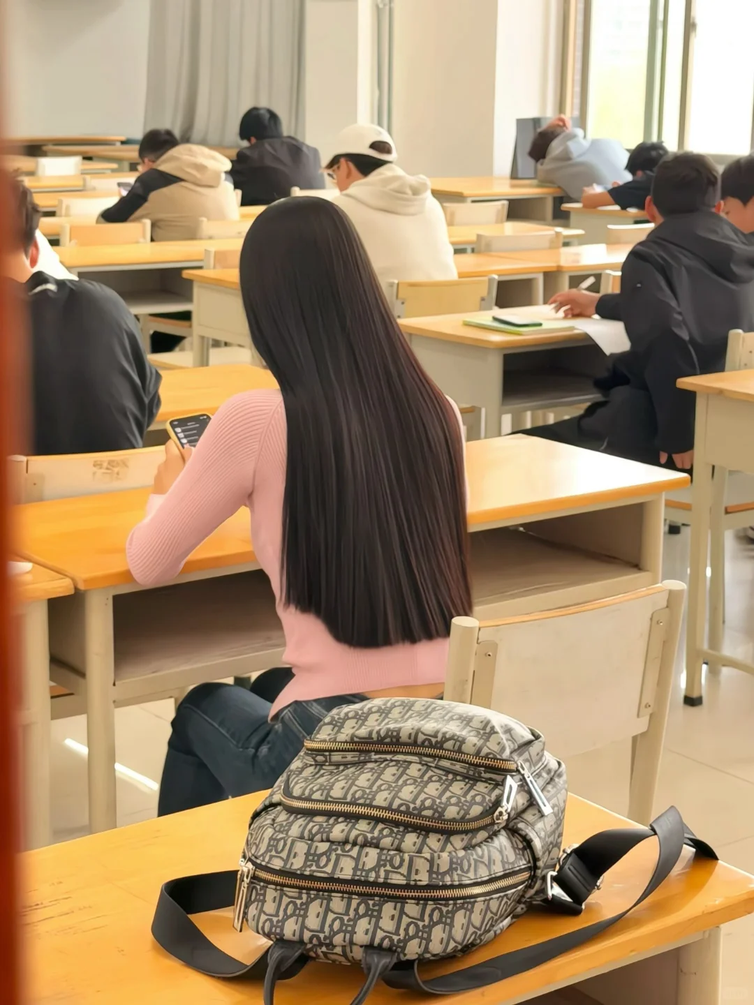 我天，此时校园文女主的黑长直具象化了...