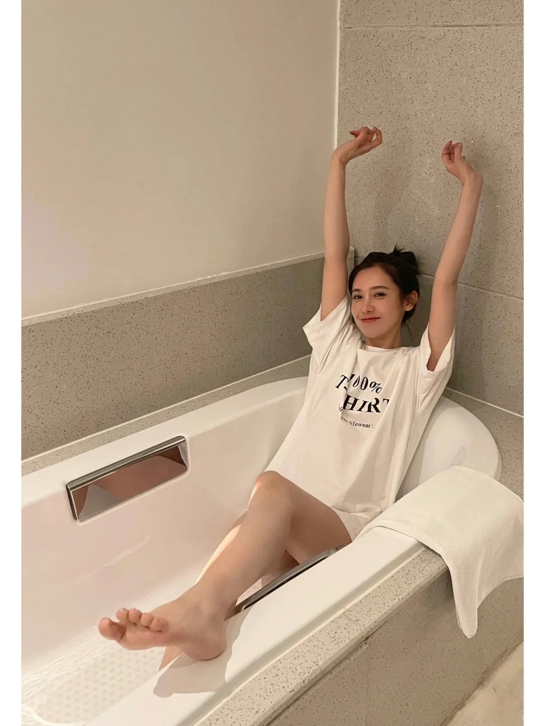 美娜的玉足