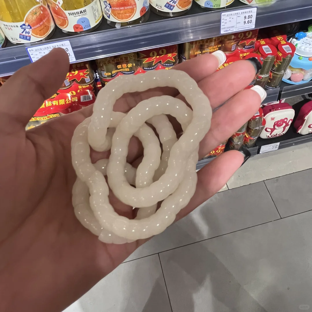 纯白菩提系心间，长串如肠思绵绵