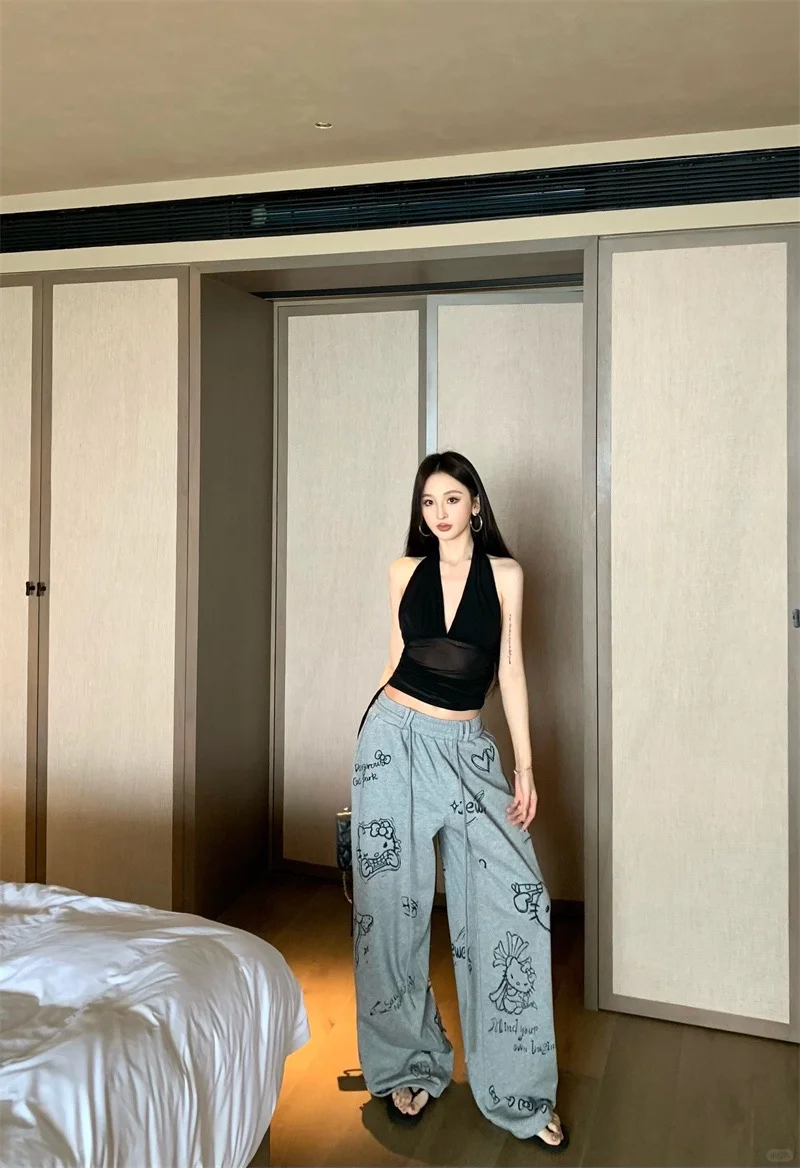甜酷暴击｜挂脖纱衣+卫裤=辣妹の终极平衡术