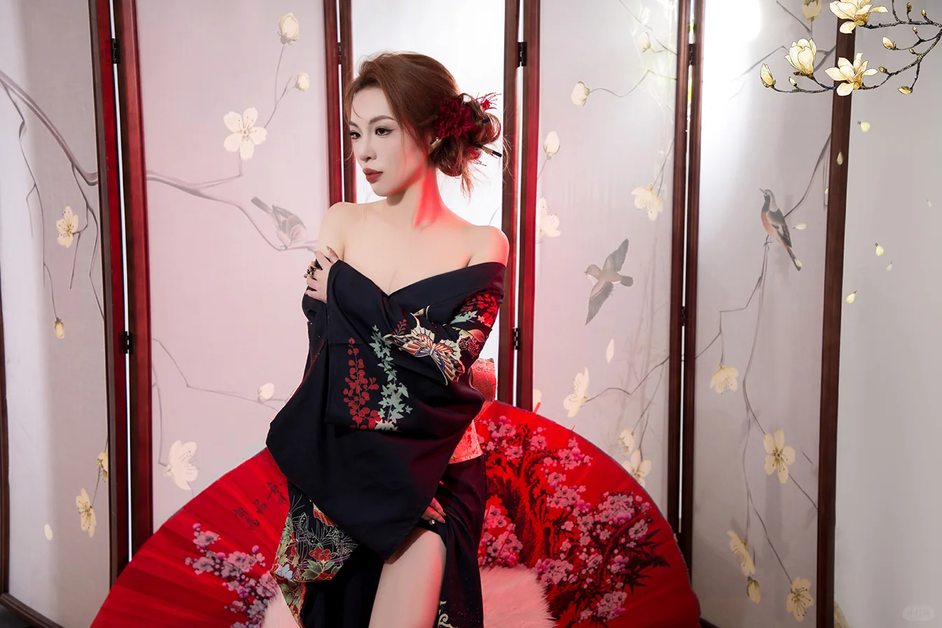快来拍恶女花魁写真