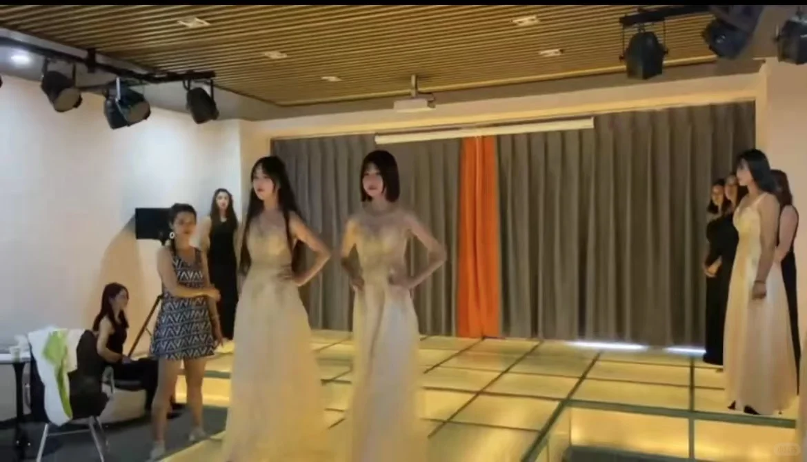 汉服，晚礼服走秀模特