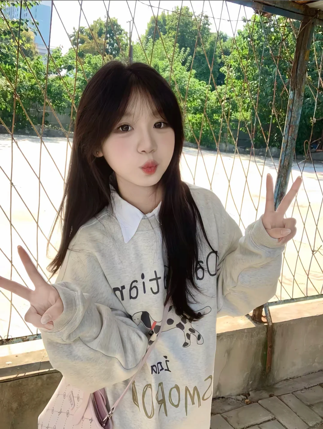 女大学生蹲摄影师📷可大持度互动 配合度高