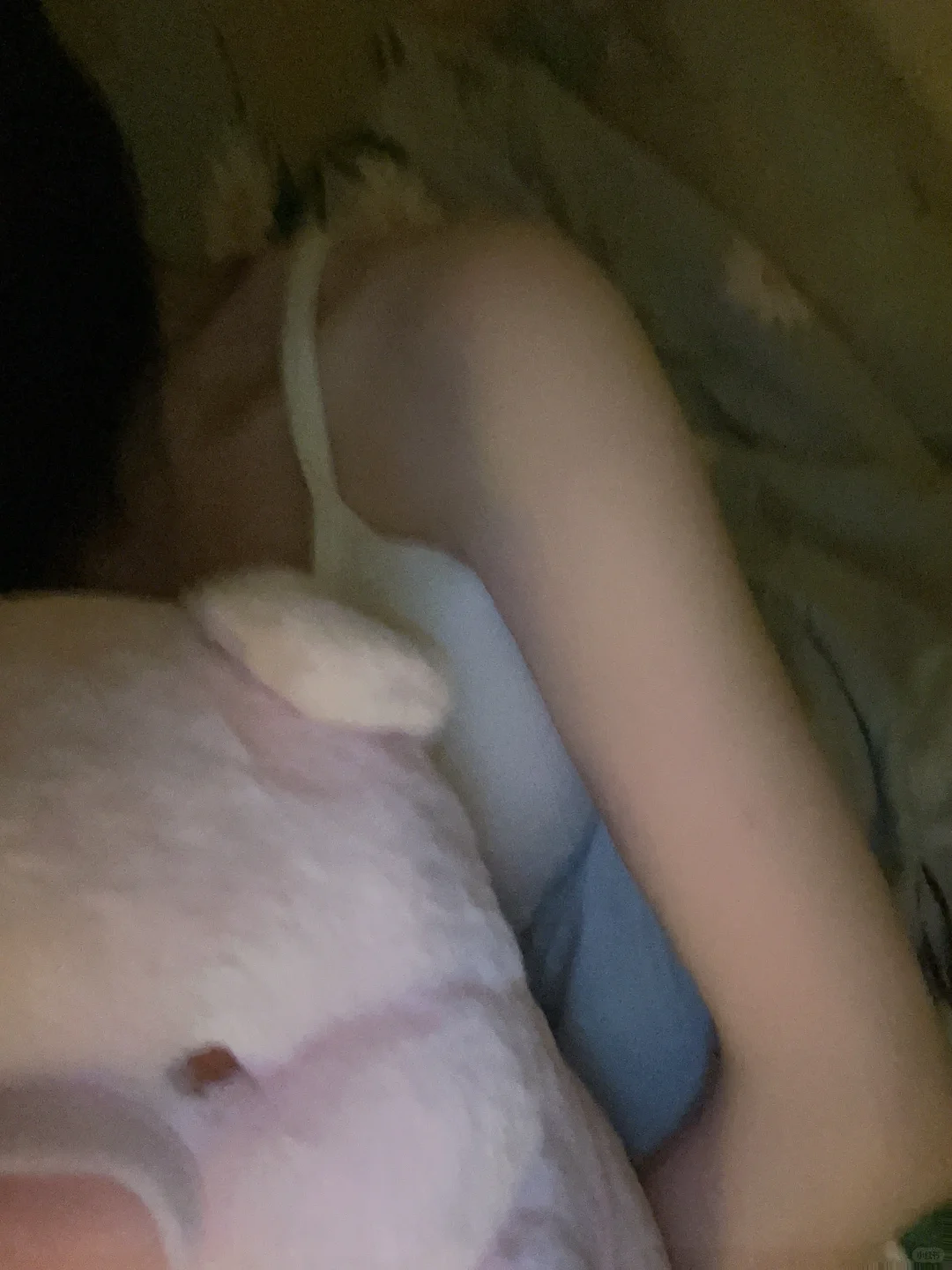 因为孤独的总和 让我们相互依偎着