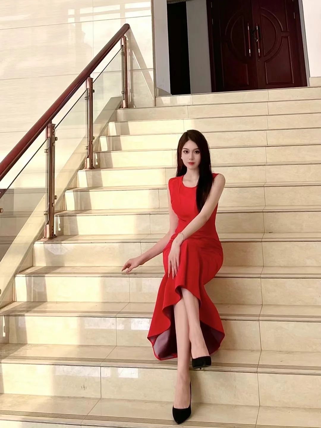 ✨00后女大勇闯职场｜年会战袍高跟杀疯全场