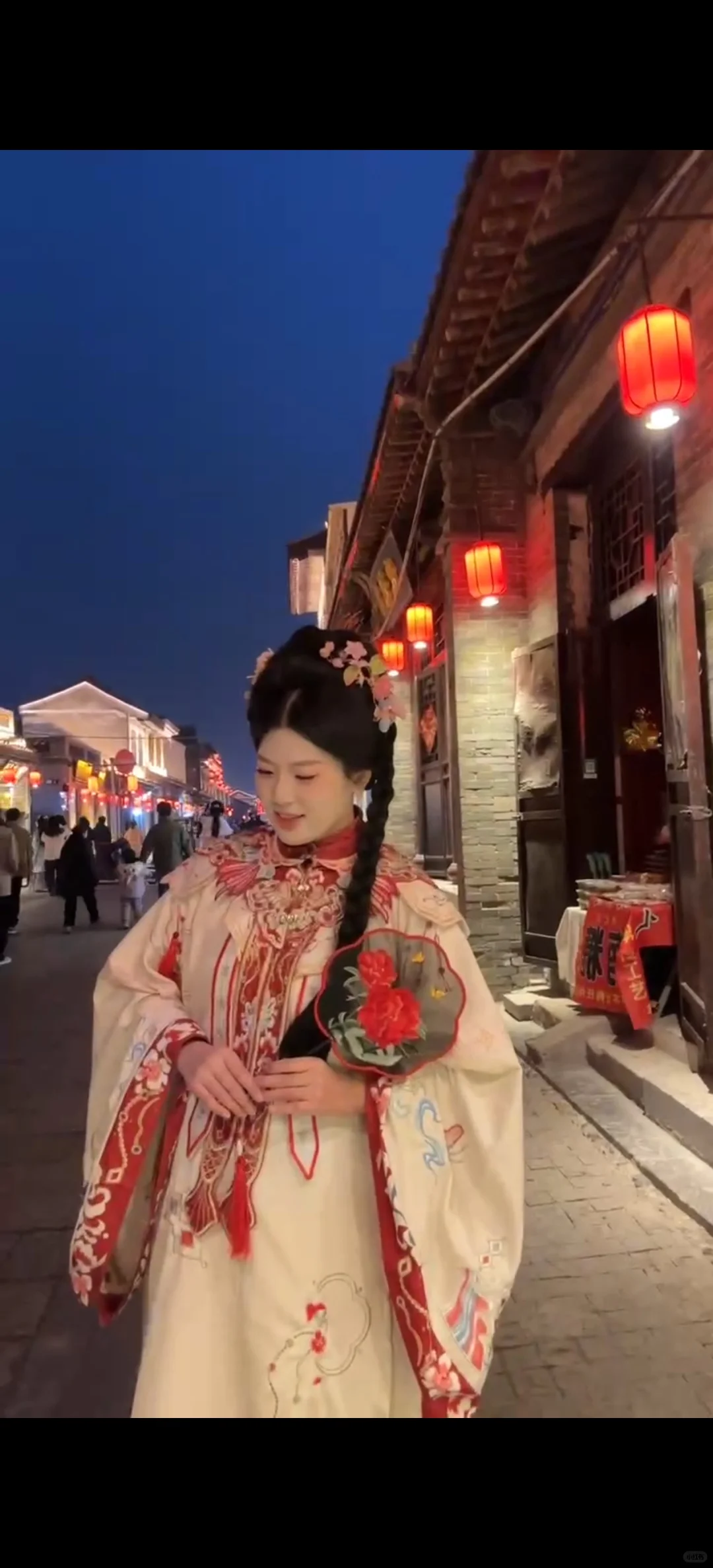 衣襟带花，岁月风平！
