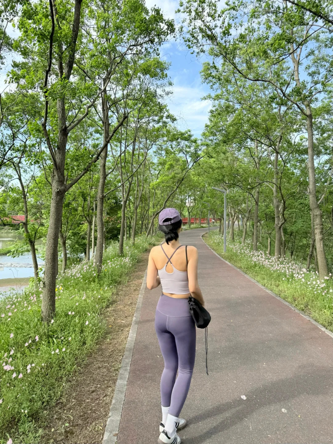 享受瑜伽服带给我的松弛感！🥰