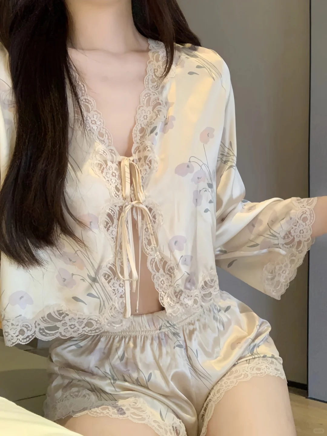 真的有那么丝滑吗 性感冰丝睡衣