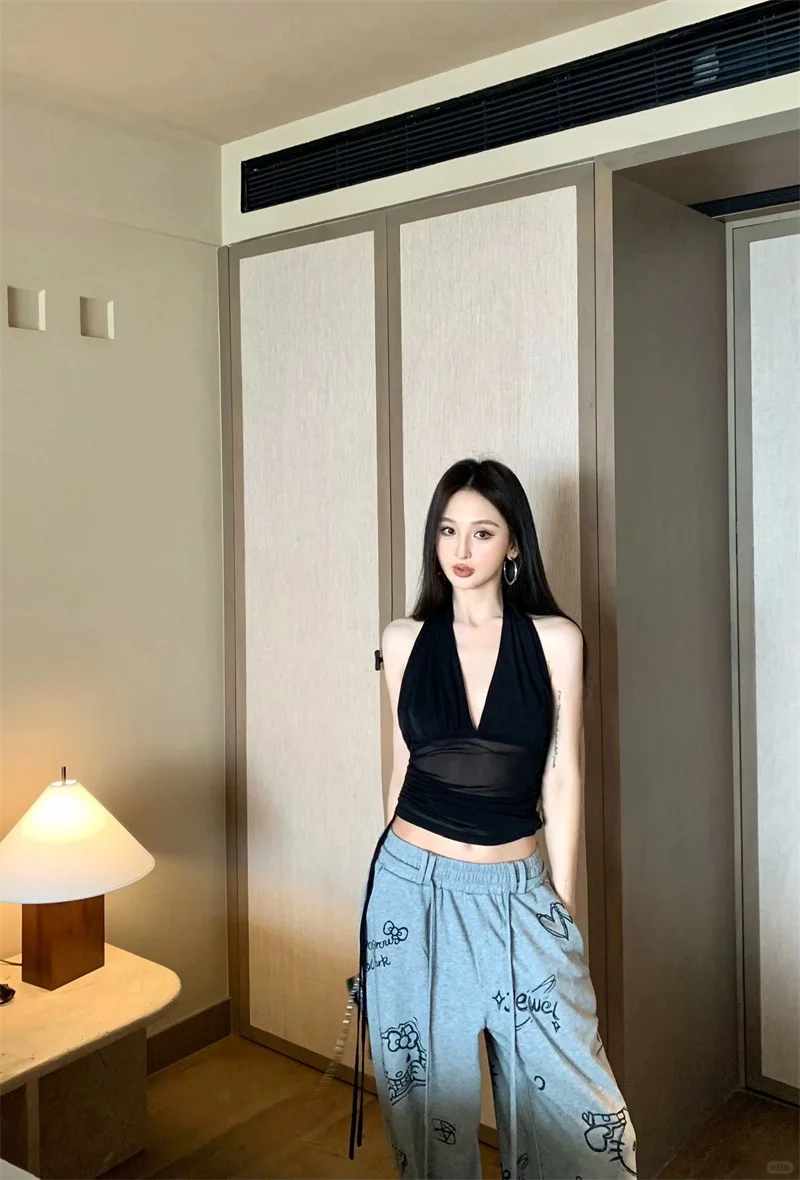 甜酷暴击｜挂脖纱衣+卫裤=辣妹の终极平衡术