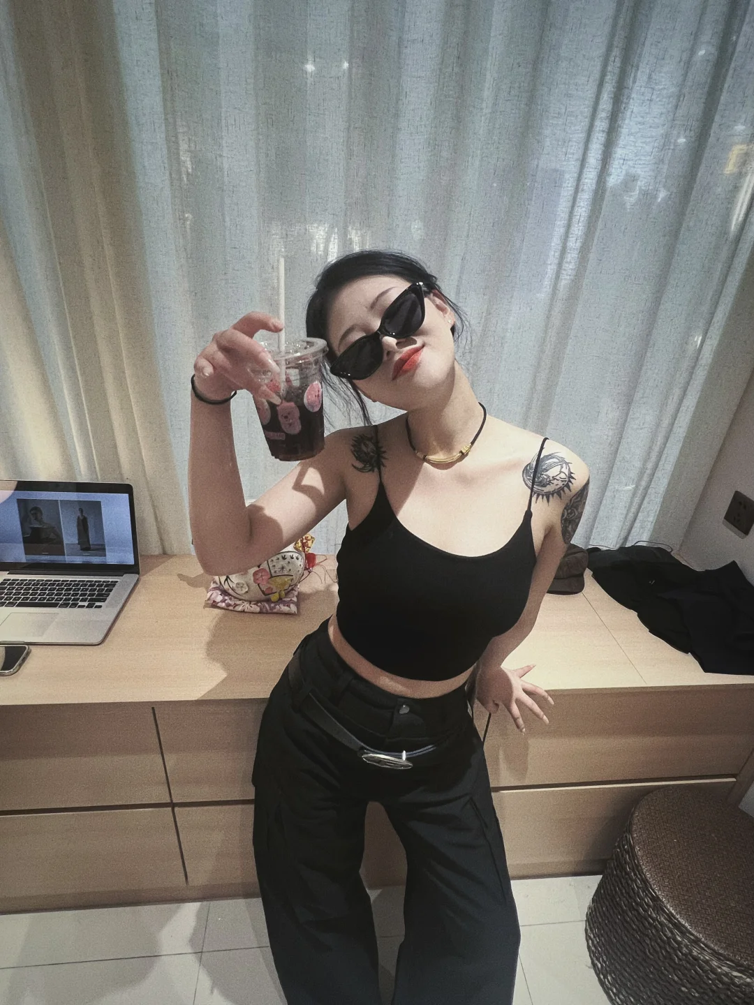 喜欢自己很屌的样子，哈哈哈哈