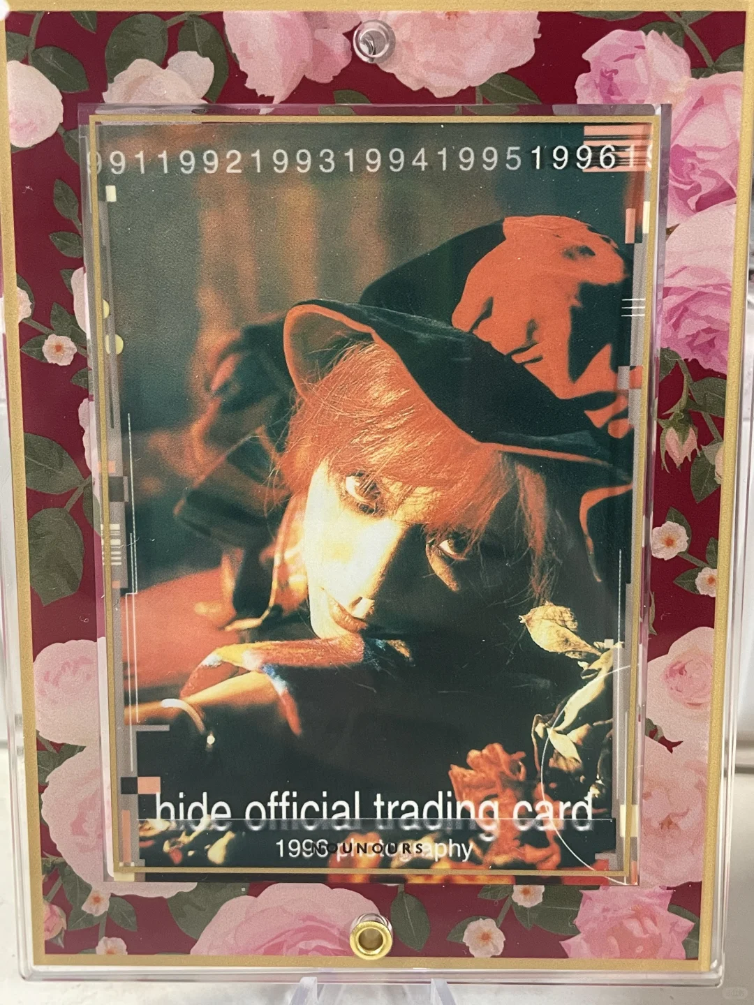 hide is watching u