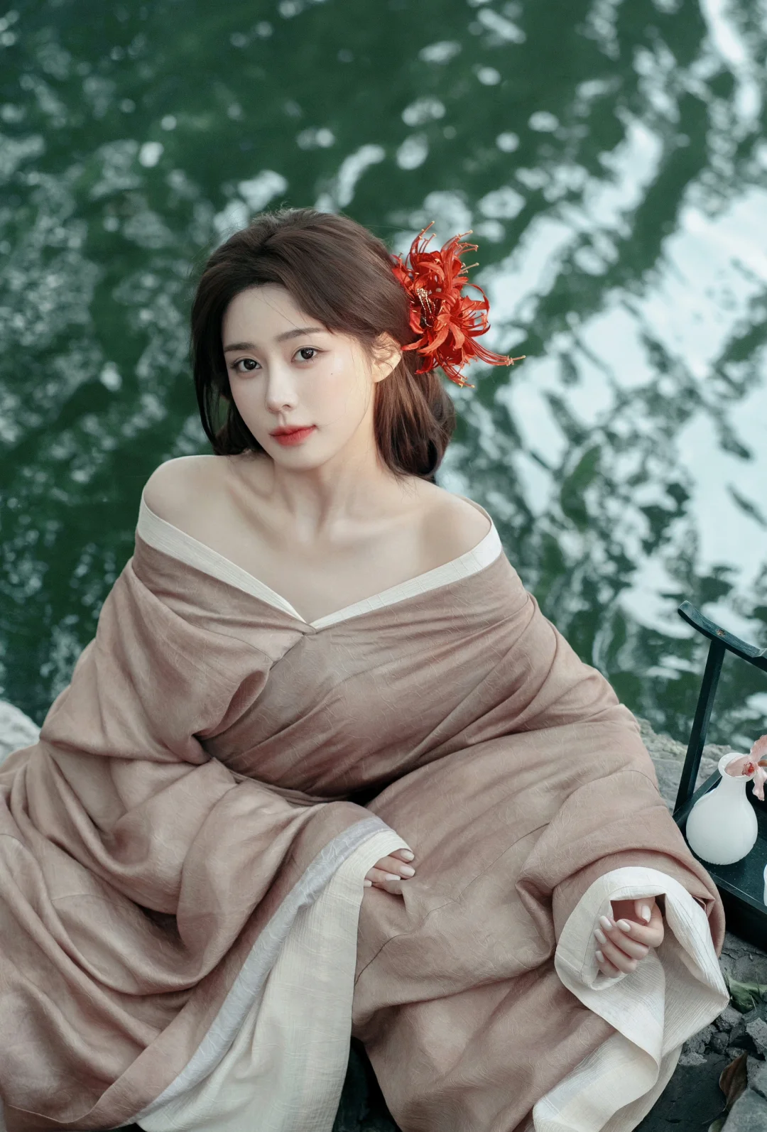 “错过这组清冷感汉服写真，我的心真的会‘碎’