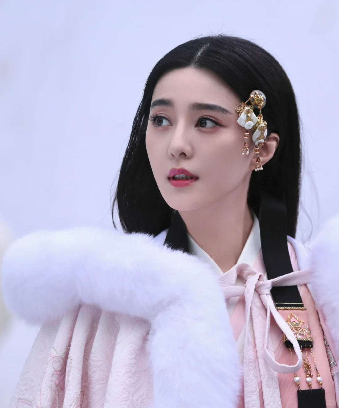 就算是古早无营养玛丽苏冲这张脸我也好想看