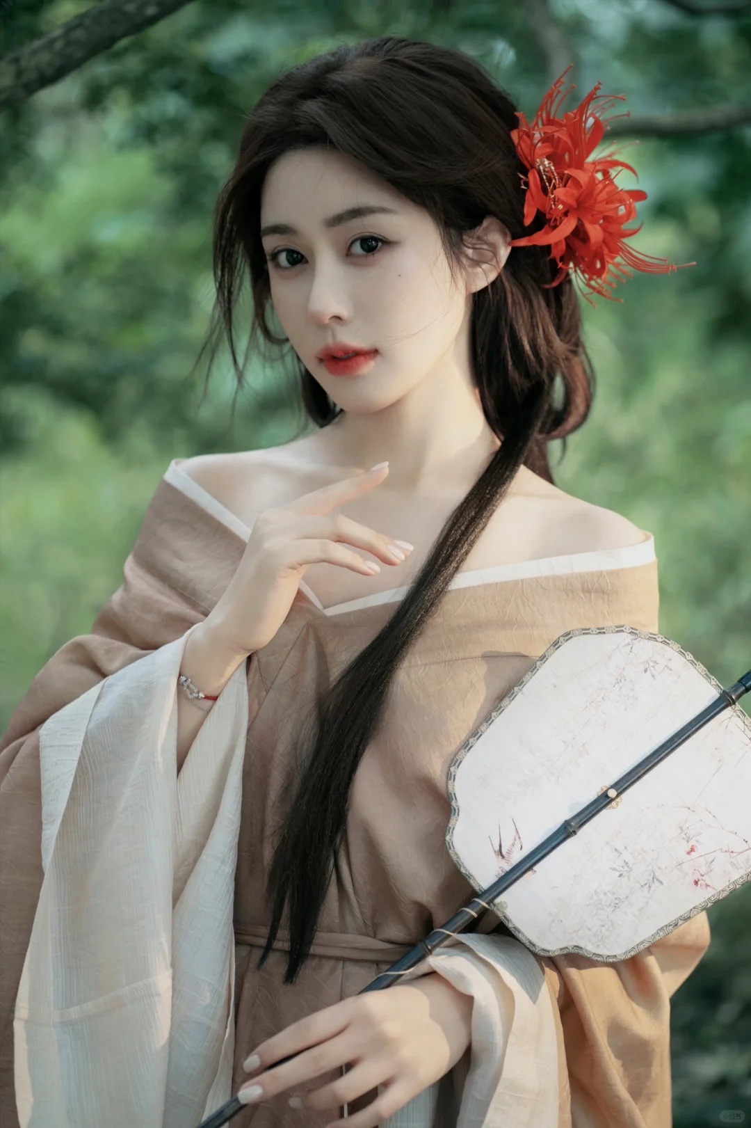 “错过这组清冷感汉服写真，我的心真的会‘碎’