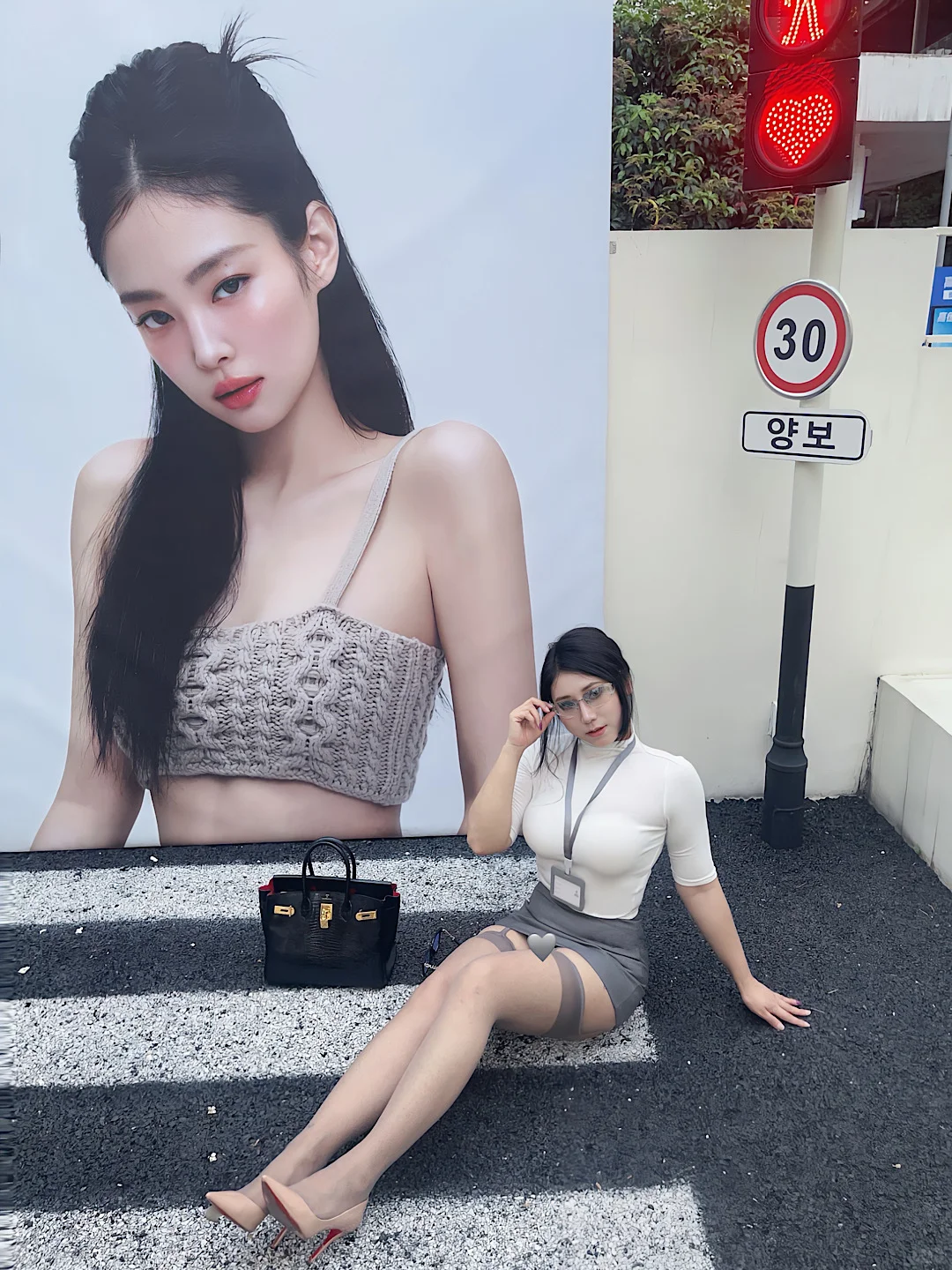 “那个总是爱迟到的女秘书”