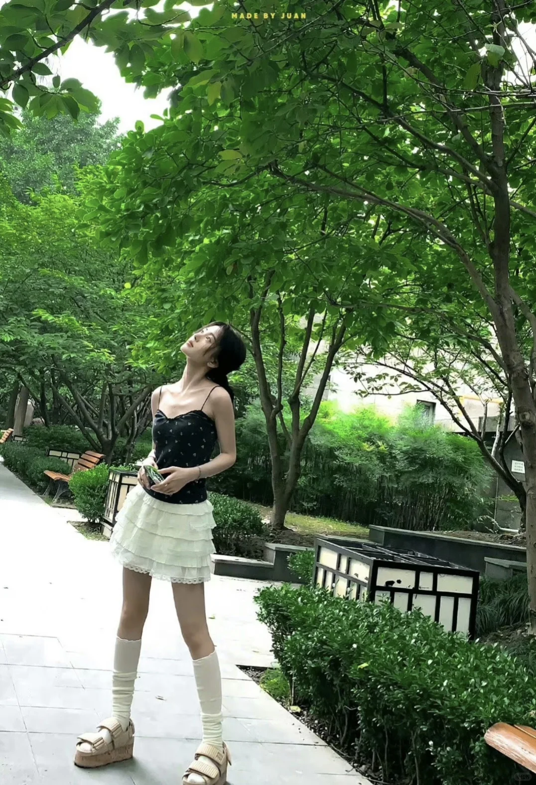 鞠婧祎纯欲穿搭：时尚魅力的完美诠释