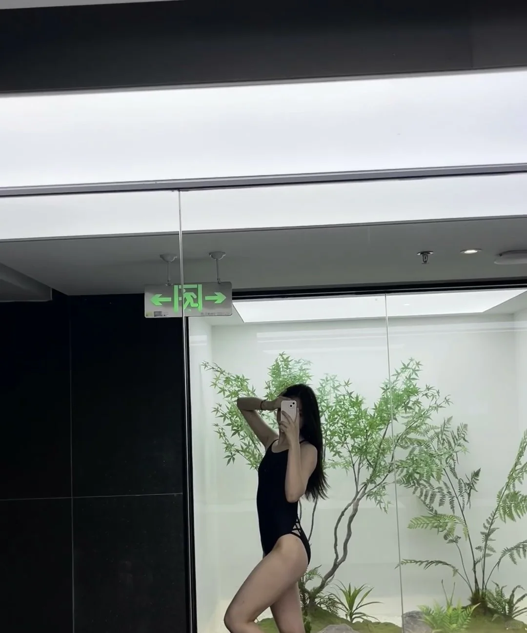 烟台女教练来教游泳啦