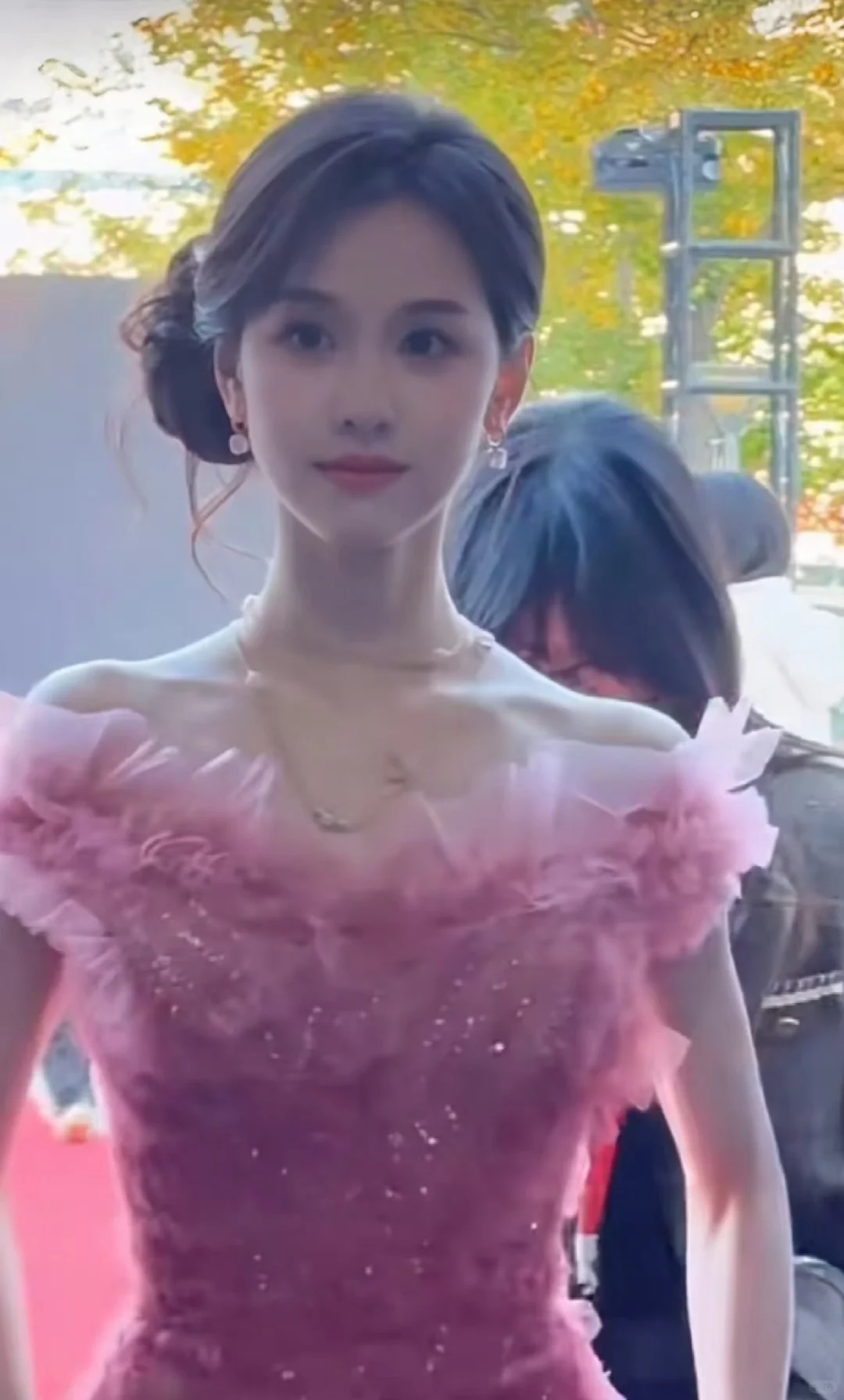 陈都灵，坠落人间的兔子精灵