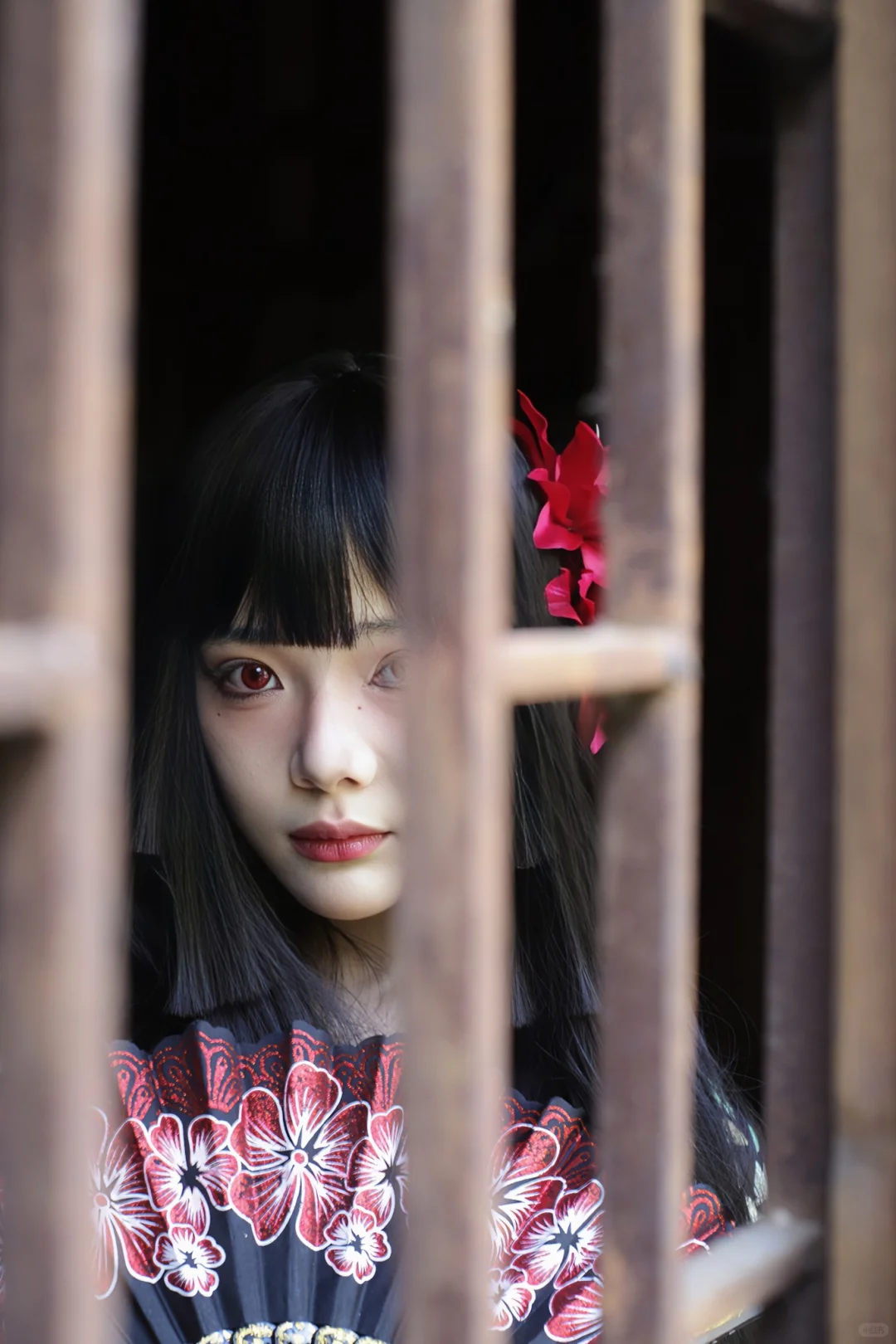 “和服之下，藏的是刀还是欲望？”