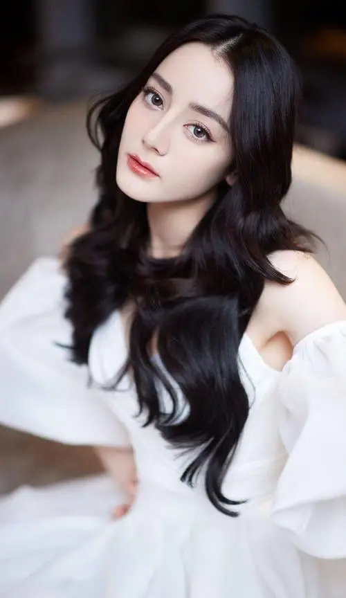 迪丽热巴：山歌与美貌的奇妙碰撞