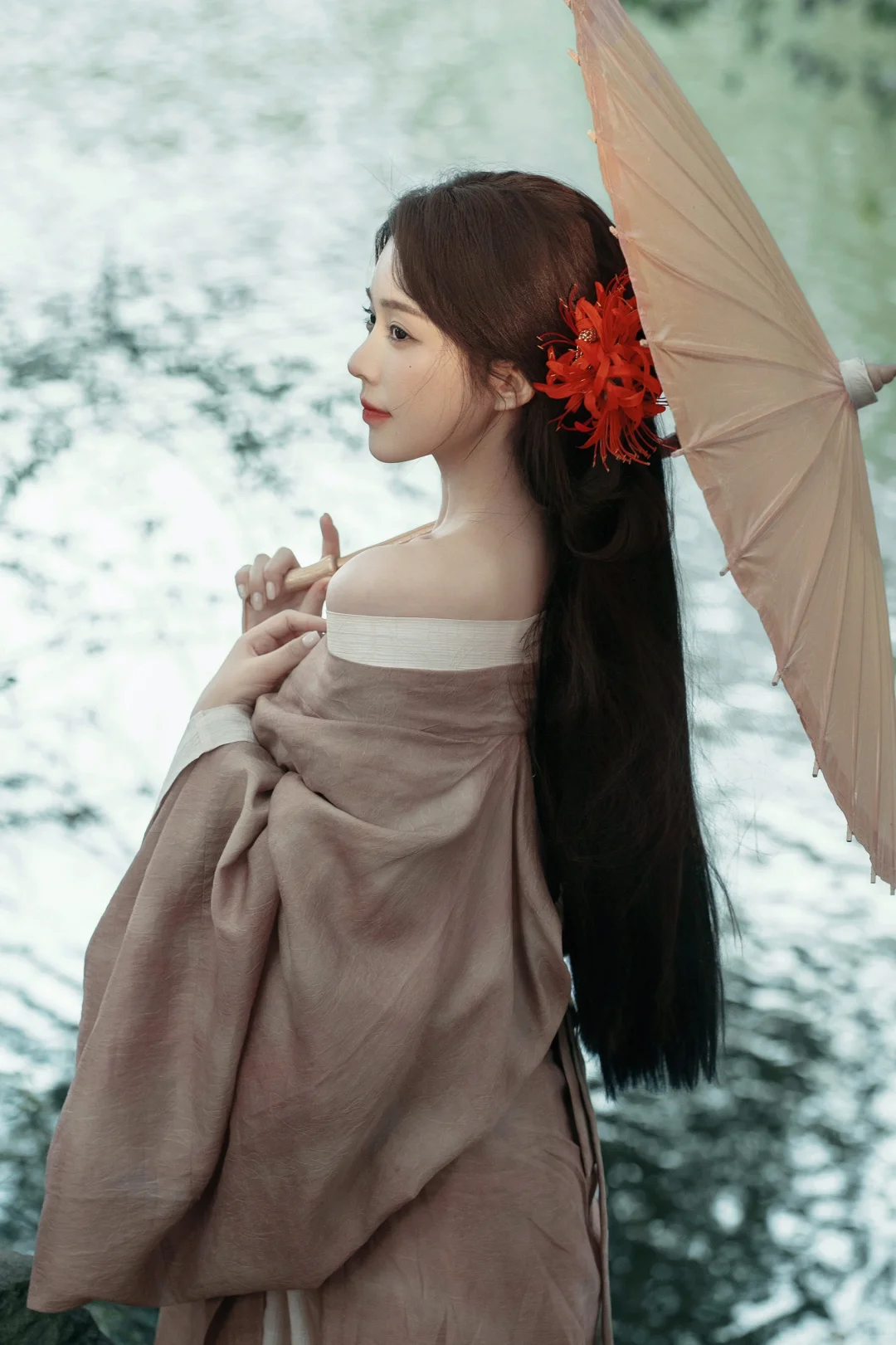 “错过这组清冷感汉服写真，我的心真的会‘碎’