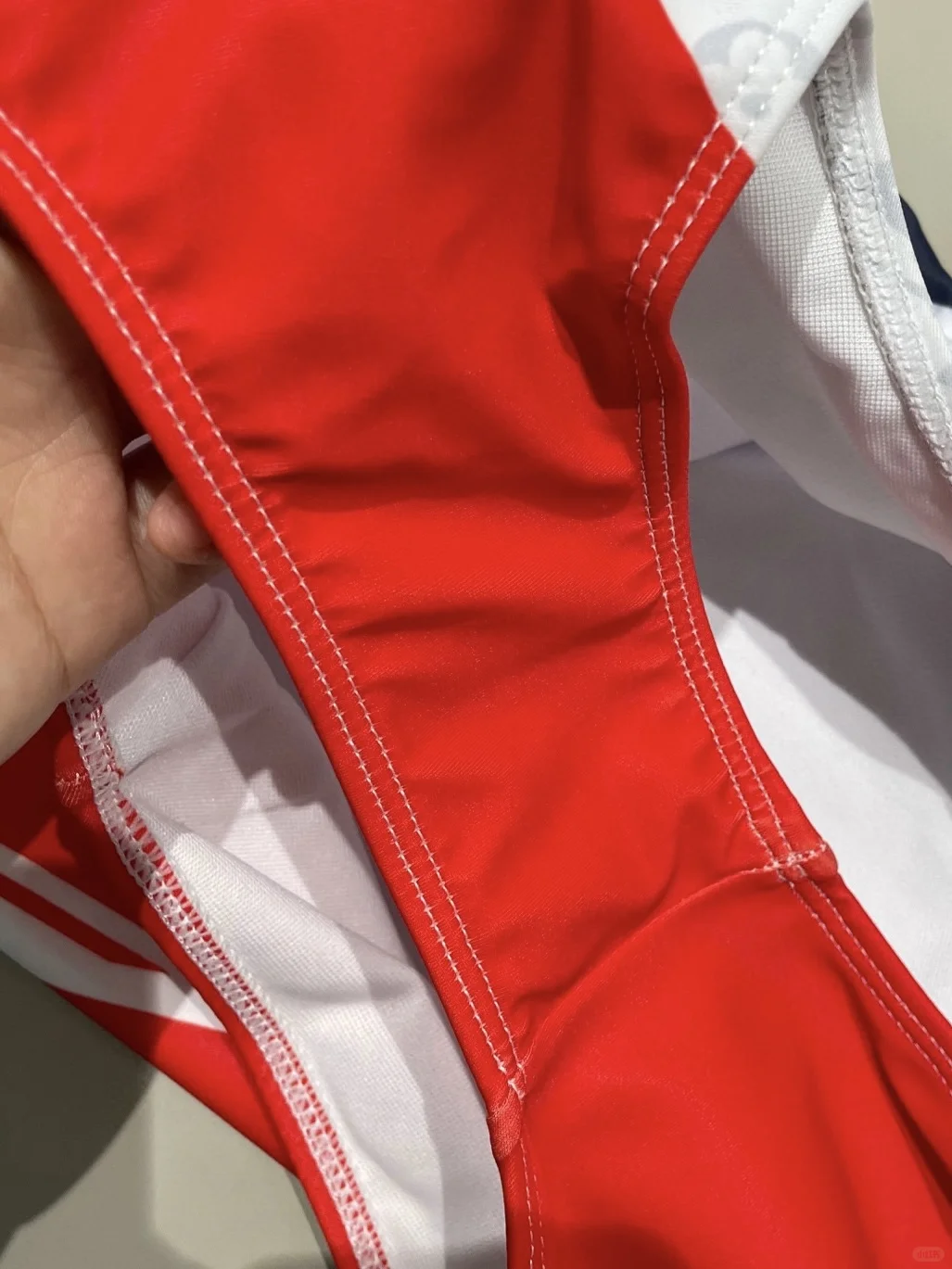 显瘦到尖叫的连体泳衣，高叉设计穿出超模感