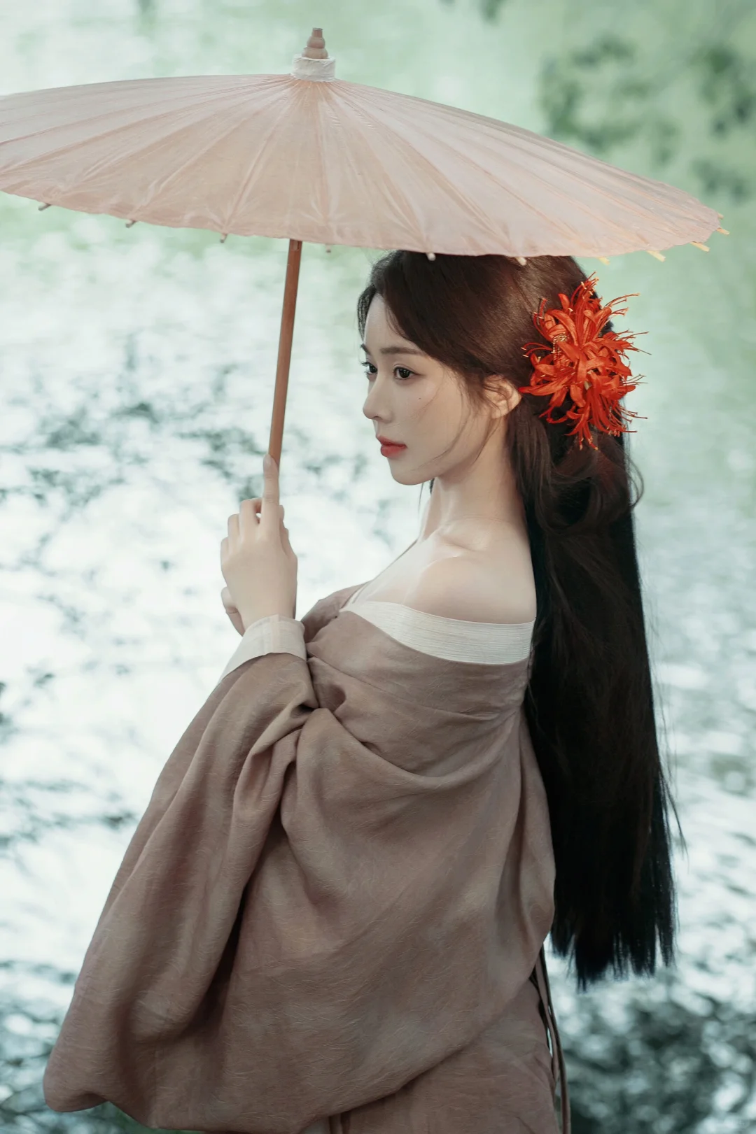 “错过这组清冷感汉服写真，我的心真的会‘碎’