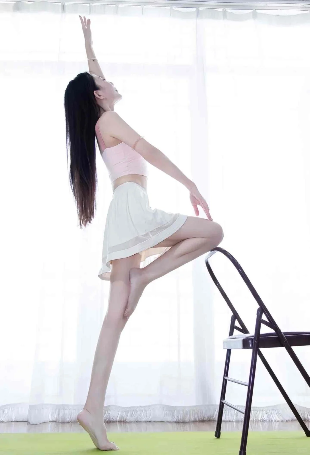 太爱这个柔美风格的健身照啦～