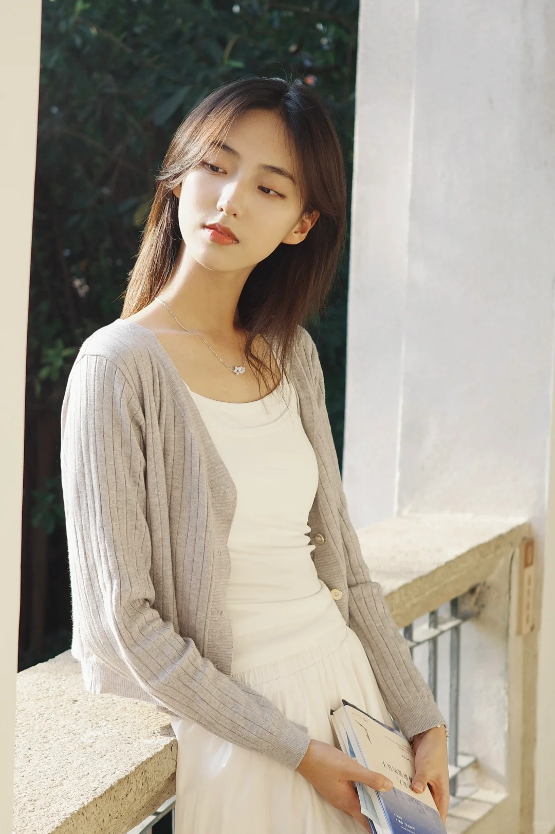 坐在春天里思索了很久