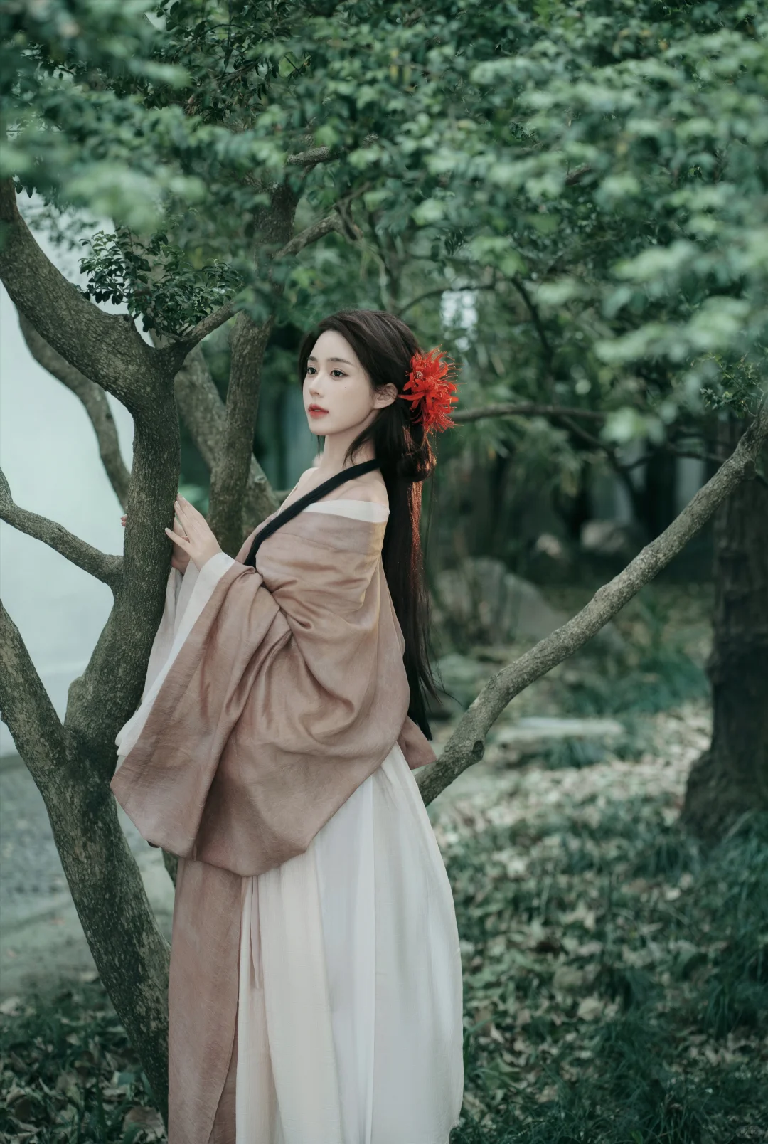 “错过这组清冷感汉服写真，我的心真的会‘碎’