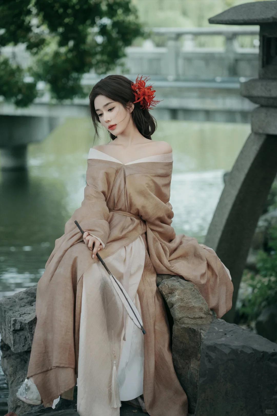 “错过这组清冷感汉服写真，我的心真的会‘碎’