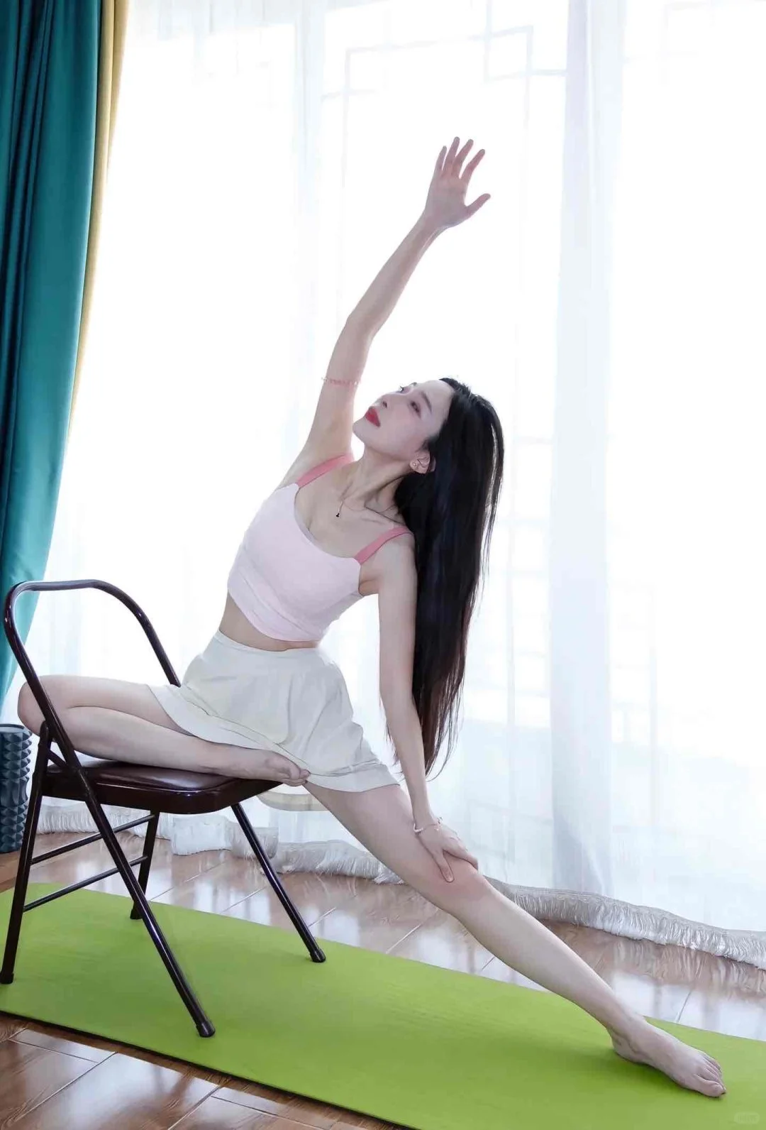 太爱这个柔美风格的健身照啦～