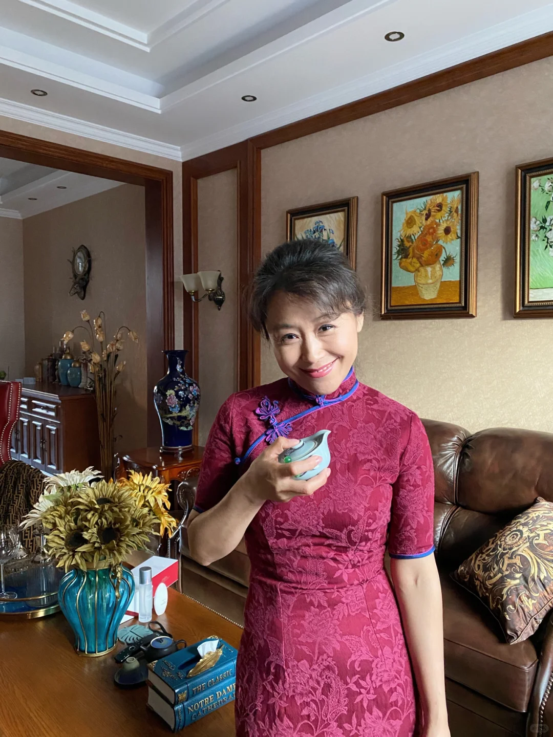 53岁，我是为旗袍而生的，我能穿出旗袍的灵魂