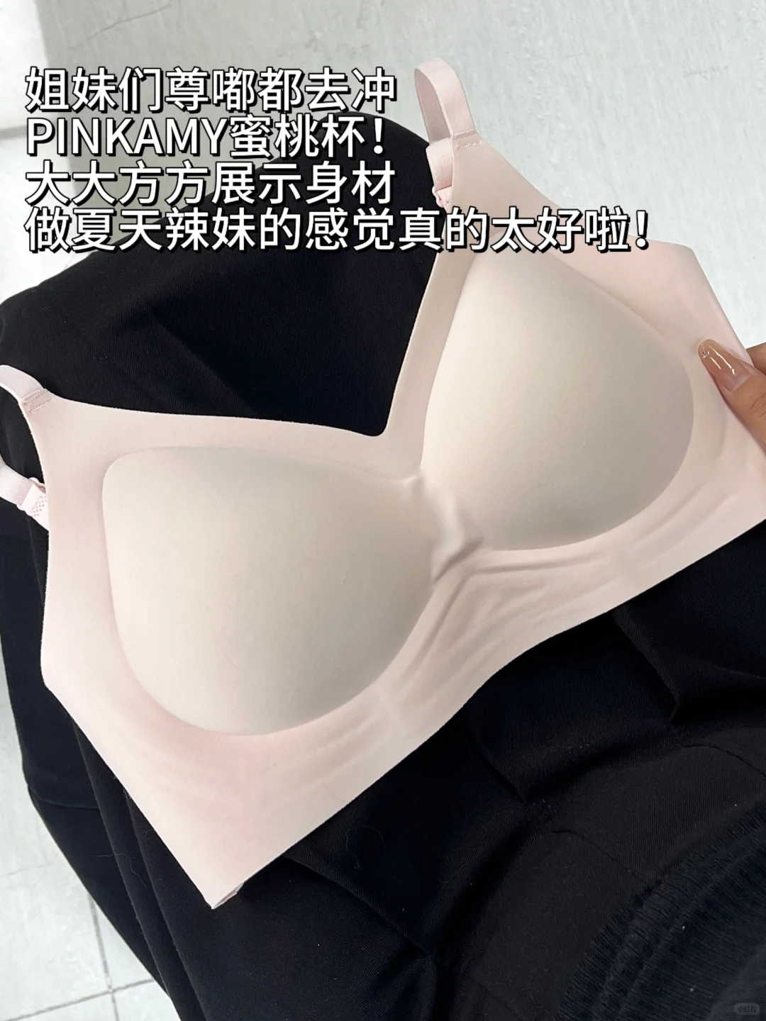 在学校里大大方方展示身材的学姐真的鲨疯