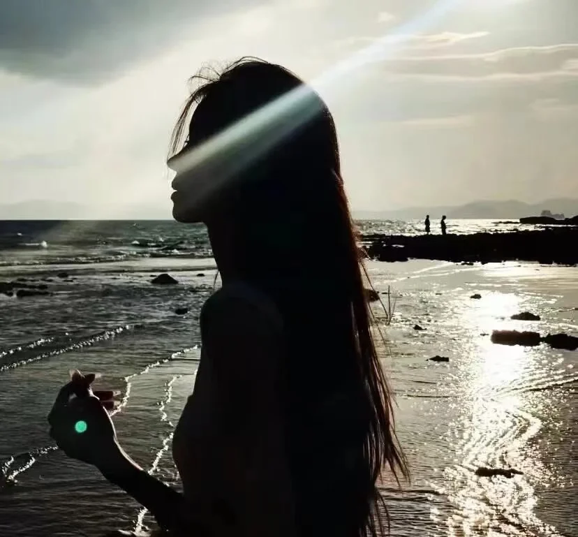 wechat丨清冷感背景女生头像！