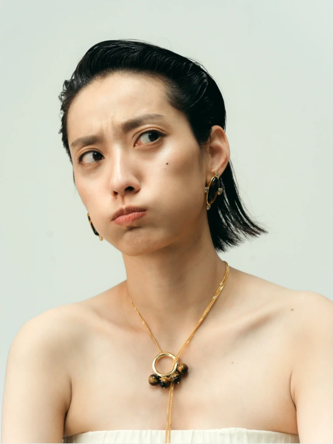 天 生 我 脸 必 有 用 ！