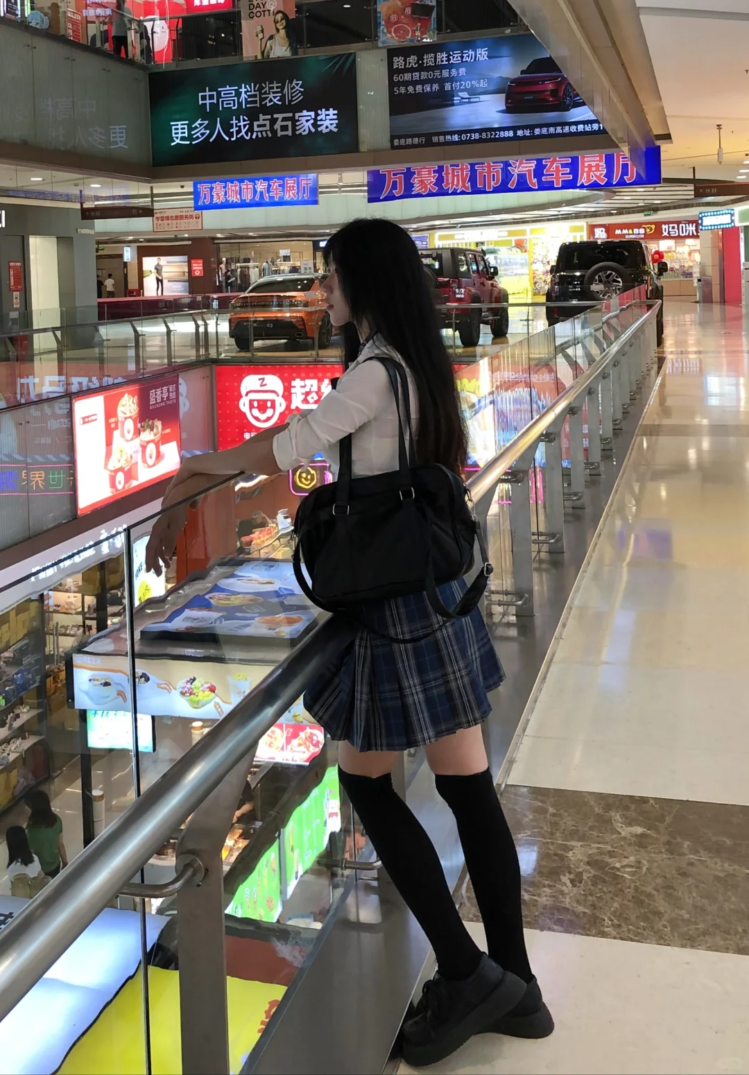 最近对这样的穿搭争议很大