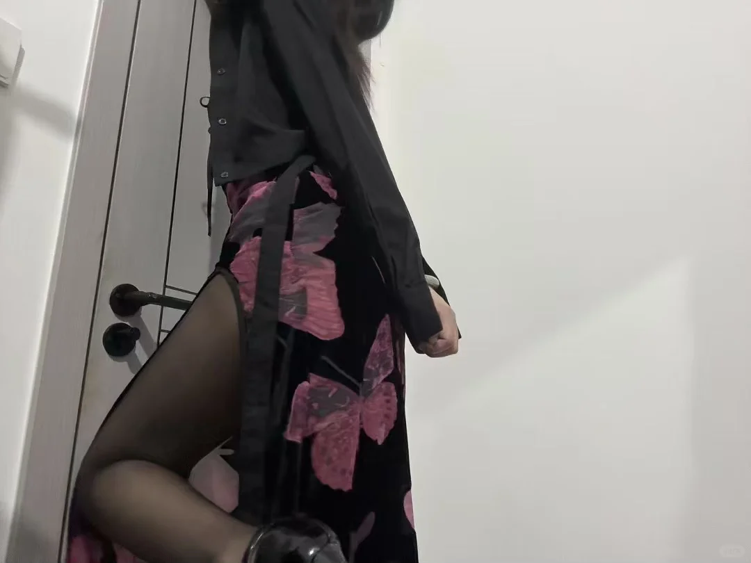 穿那个出门？