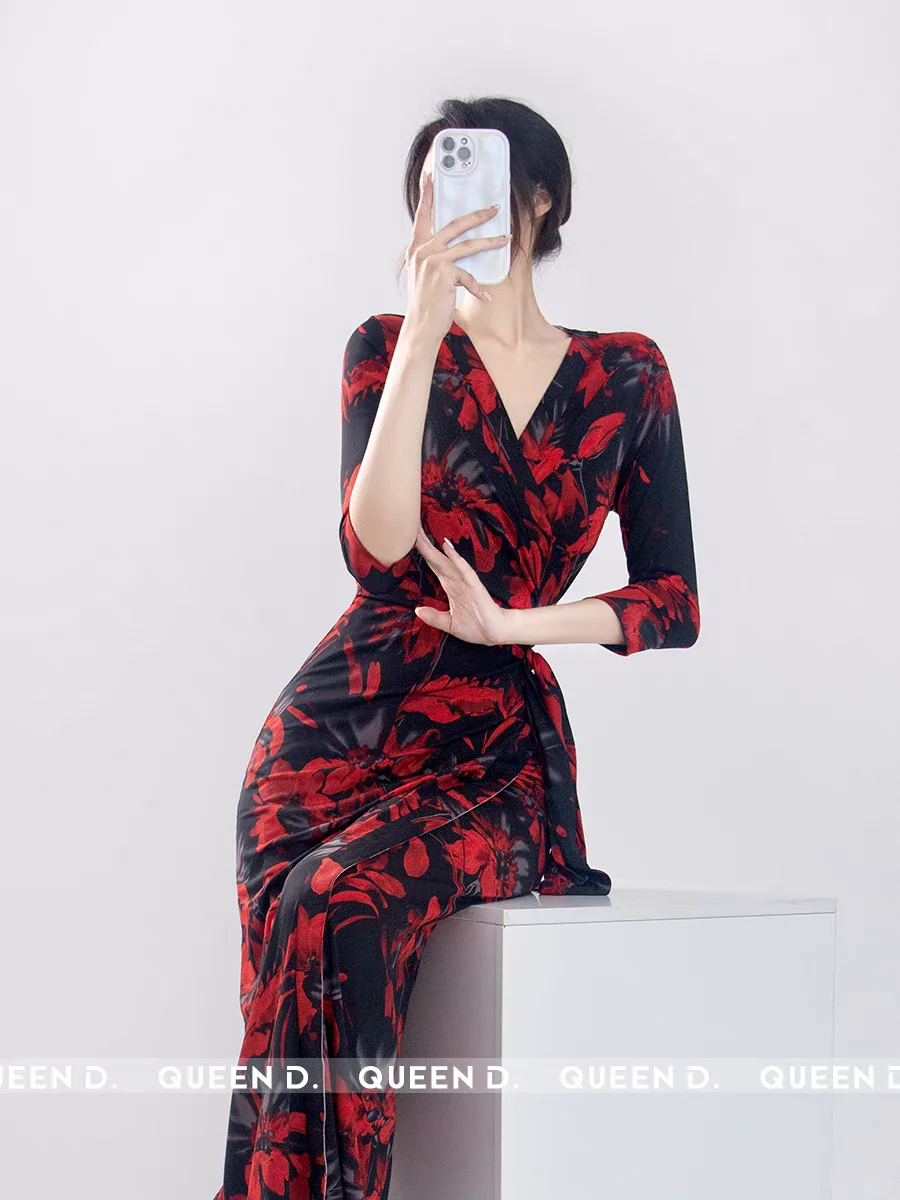 谁懂啊！玫瑰印花裹身裙好美腻好显身材！！