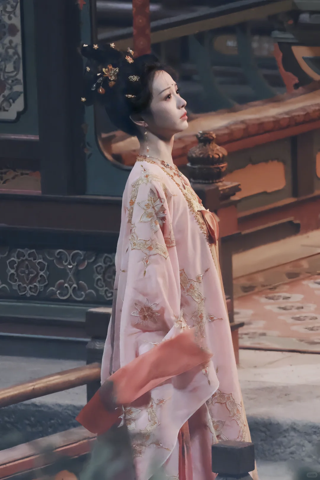 田曦薇·子夜归妆造