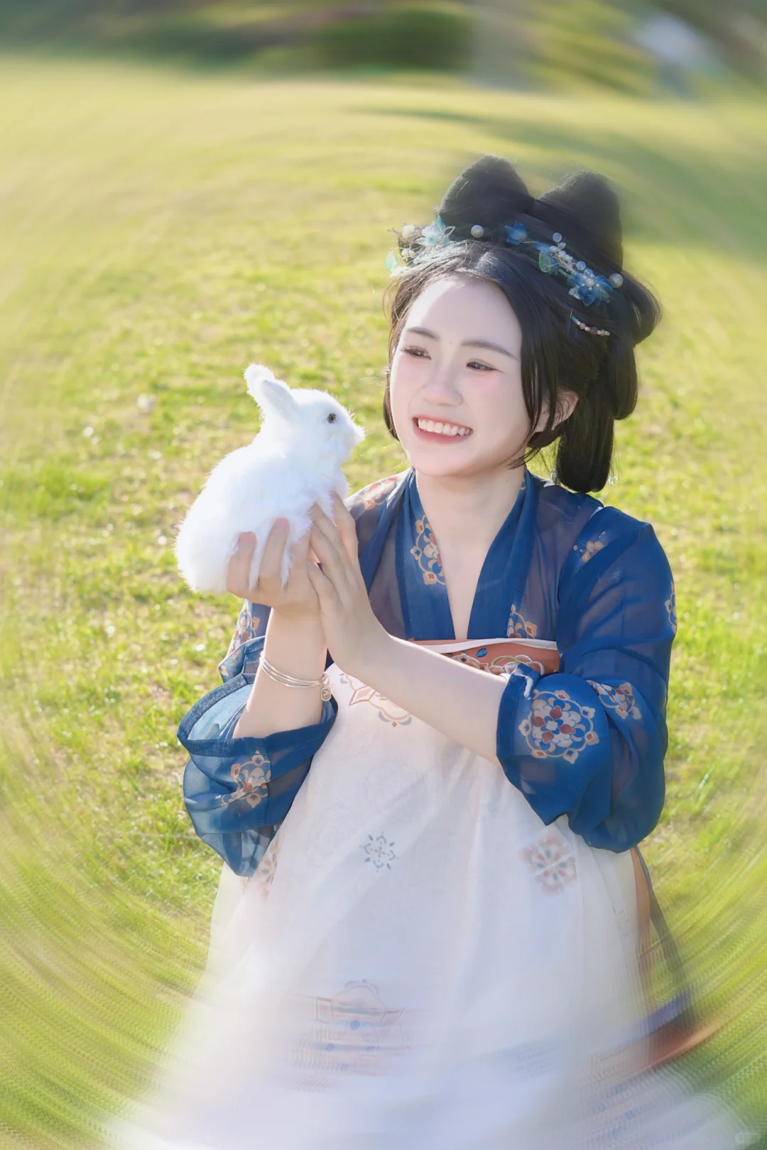 穿上汉服，仿佛穿越千年，走进了那个诗情画